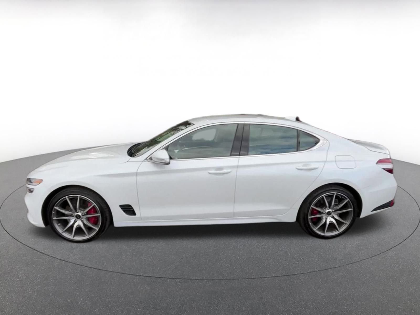 Used 2025 Genesis G70 2.5T image 10