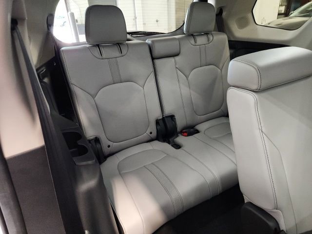 Certified 2025 Honda Pilot Touring image 32