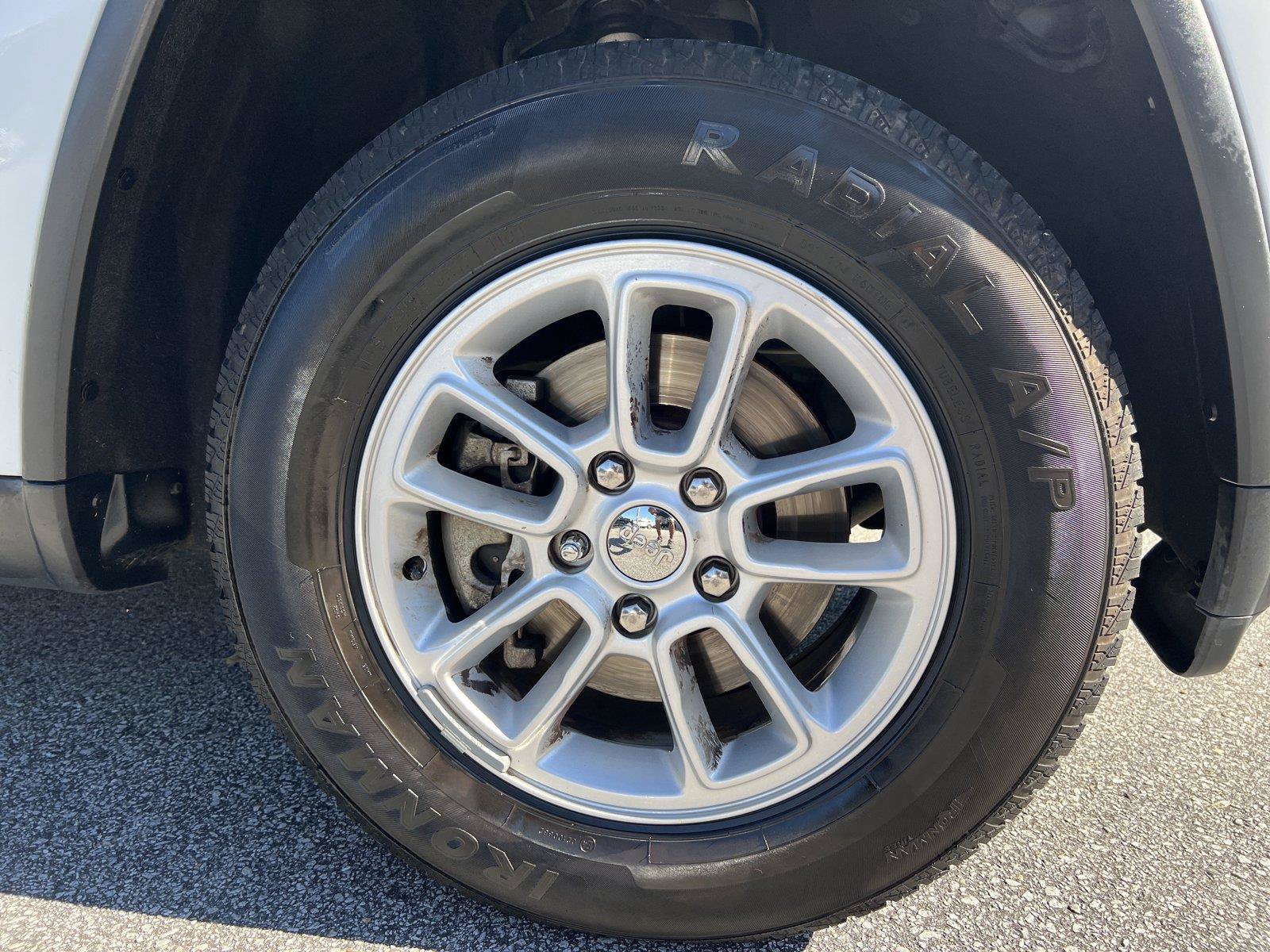 Used 2020 Jeep Grand Cherokee Laredo RWD image 23