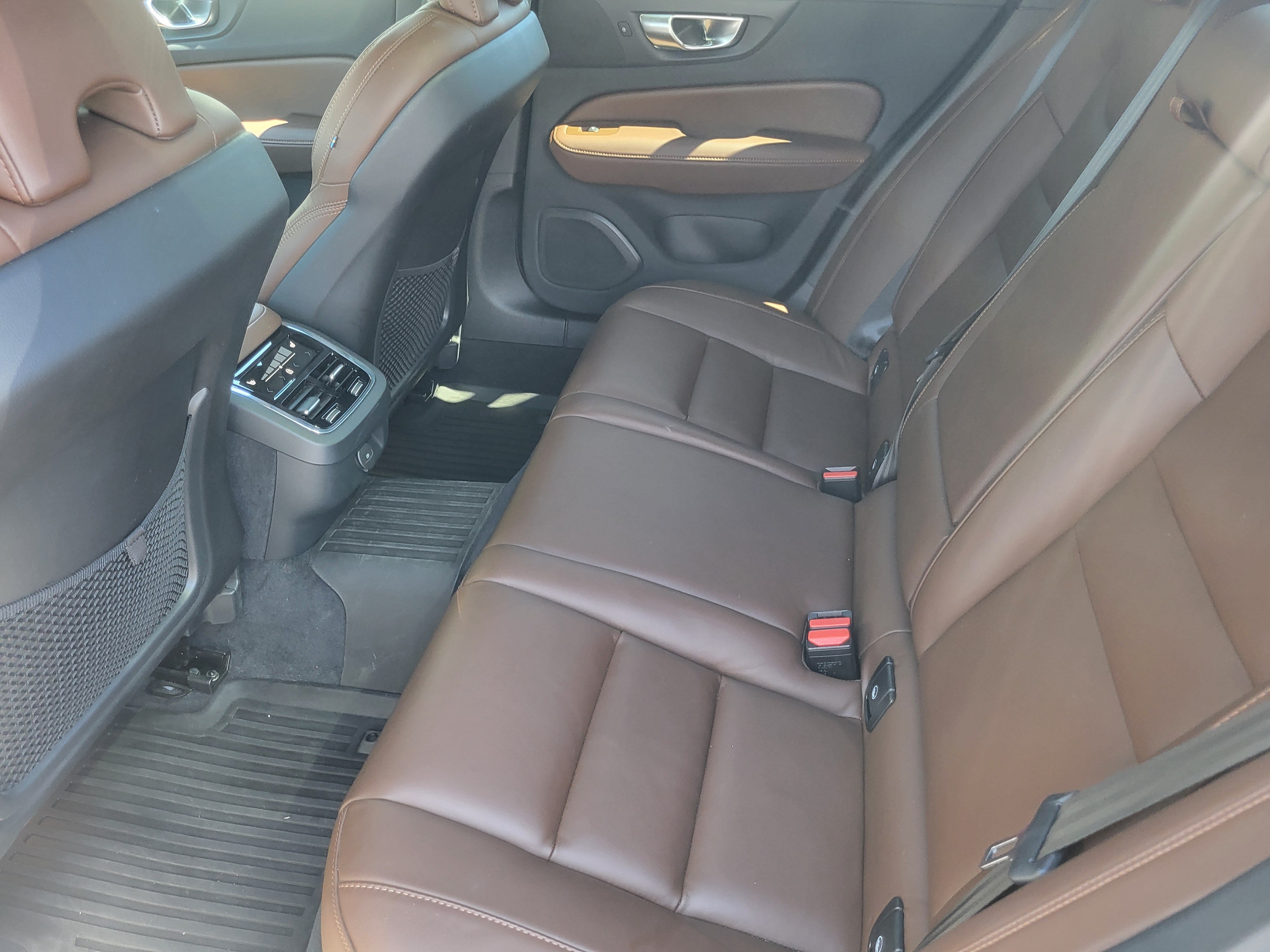 Certified 2024 Volvo V60 B5 Cross Country Ultimate w/ Protection Package Premier AWD/4WD image 25