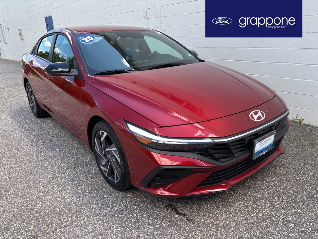 Used 2025 Hyundai Elantra Sport image 1