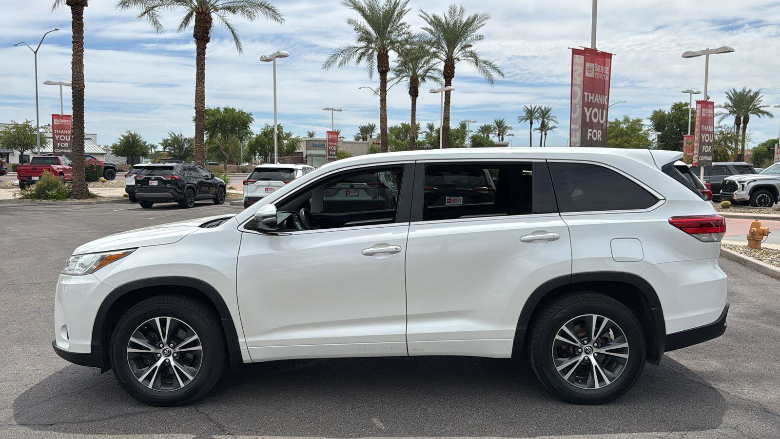 Used 2018 Toyota Highlander LE image 4