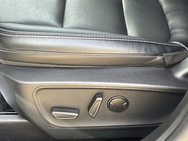 Used 2025 Ford Escape Platinum AWD/4WD image 13