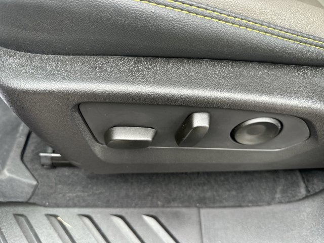 Used 2025 Chevrolet Colorado ZR2 w/ Technology Package AWD/4WD image 15