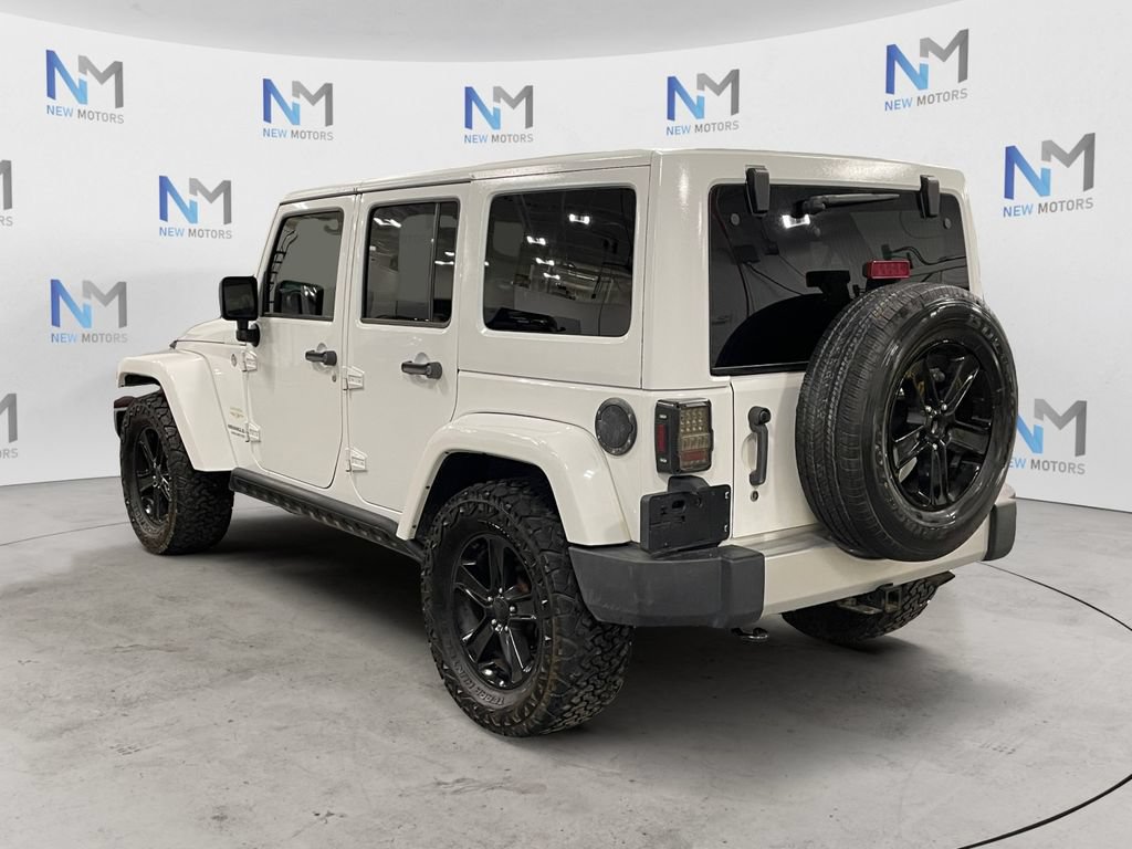 Used 2015 Jeep Wrangler Unlimited Sahara w/ Connectivity Group AWD/4WD image 3