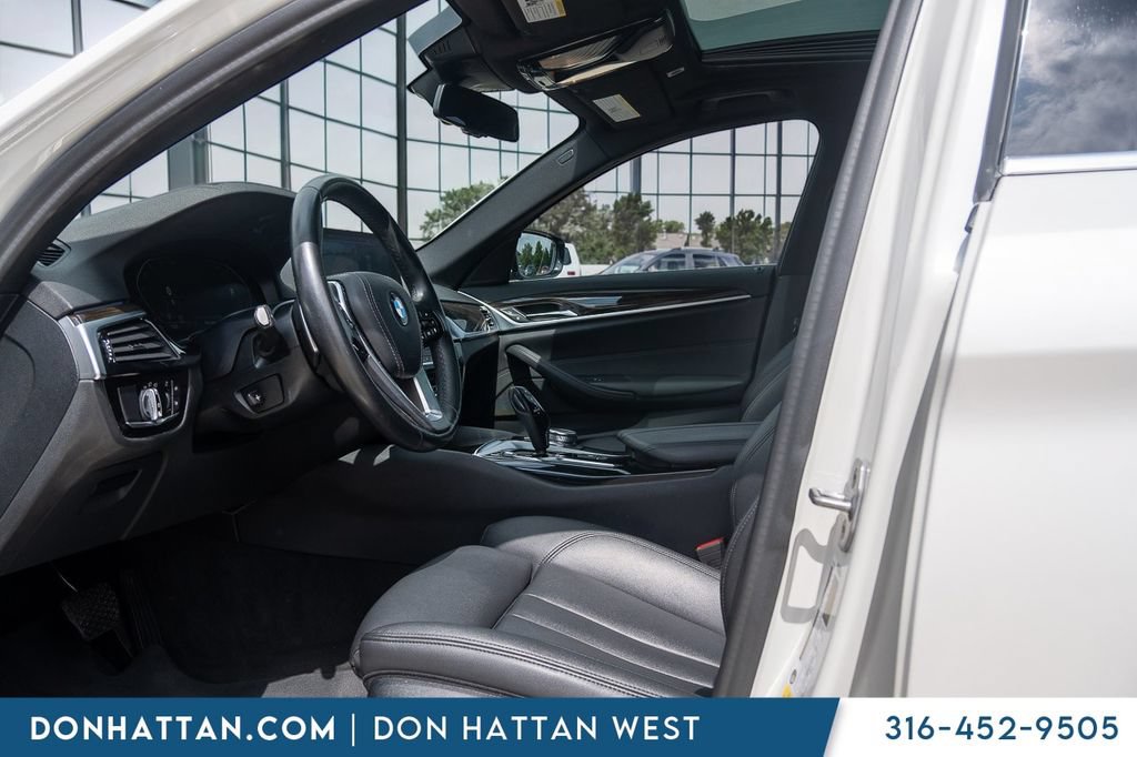Used 2020 BMW 530i w/ Convenience Package RWD image 3