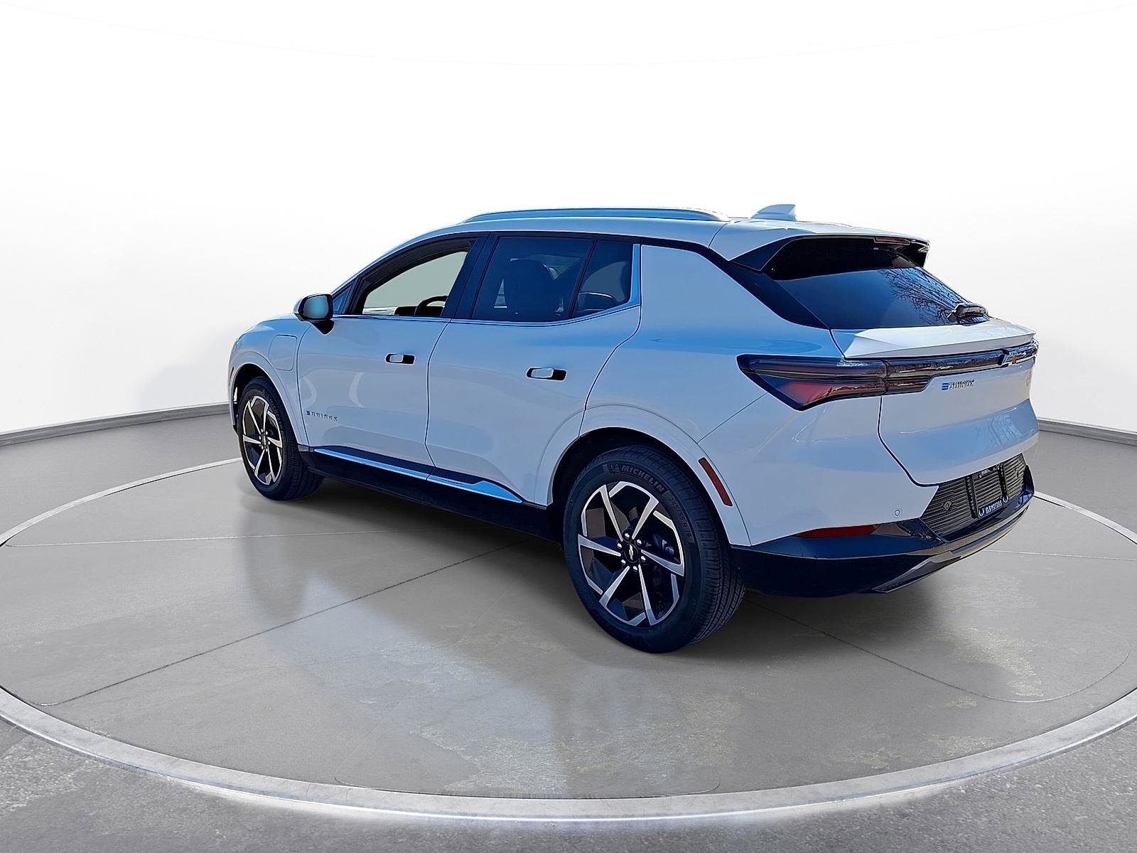 Used 2024 Chevrolet Equinox EV LT image 6