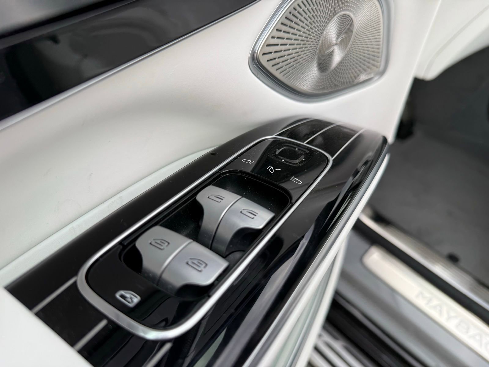 New 2025 Mercedes-Benz Maybach EQS 680 4MATIC image 16