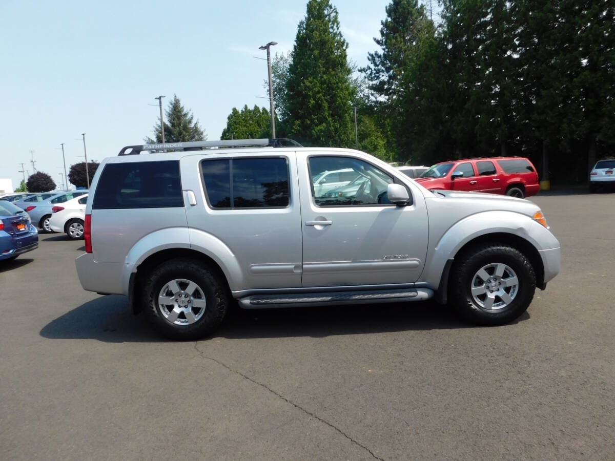 Used 2005 Nissan Pathfinder SE Off-Road w/ (P01) SE Off-Road Premium Pkg AWD/4WD image 22