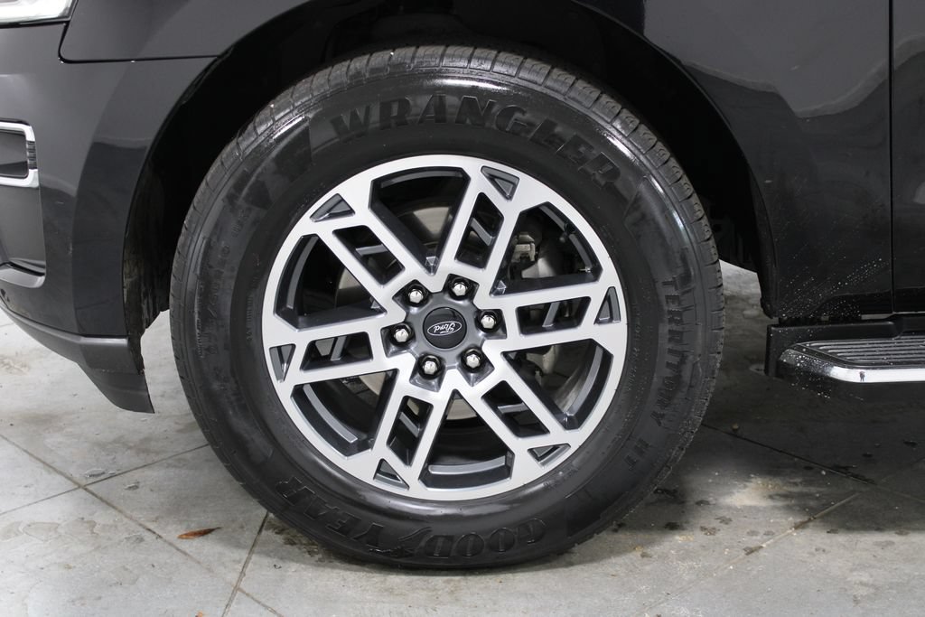 Used 2022 Ford Expedition Limited AWD/4WD image 19