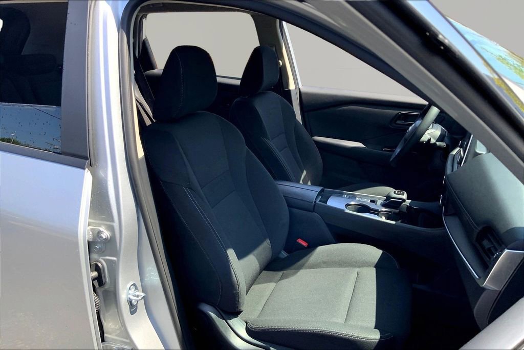 Used 2025 Nissan Rogue S image 19