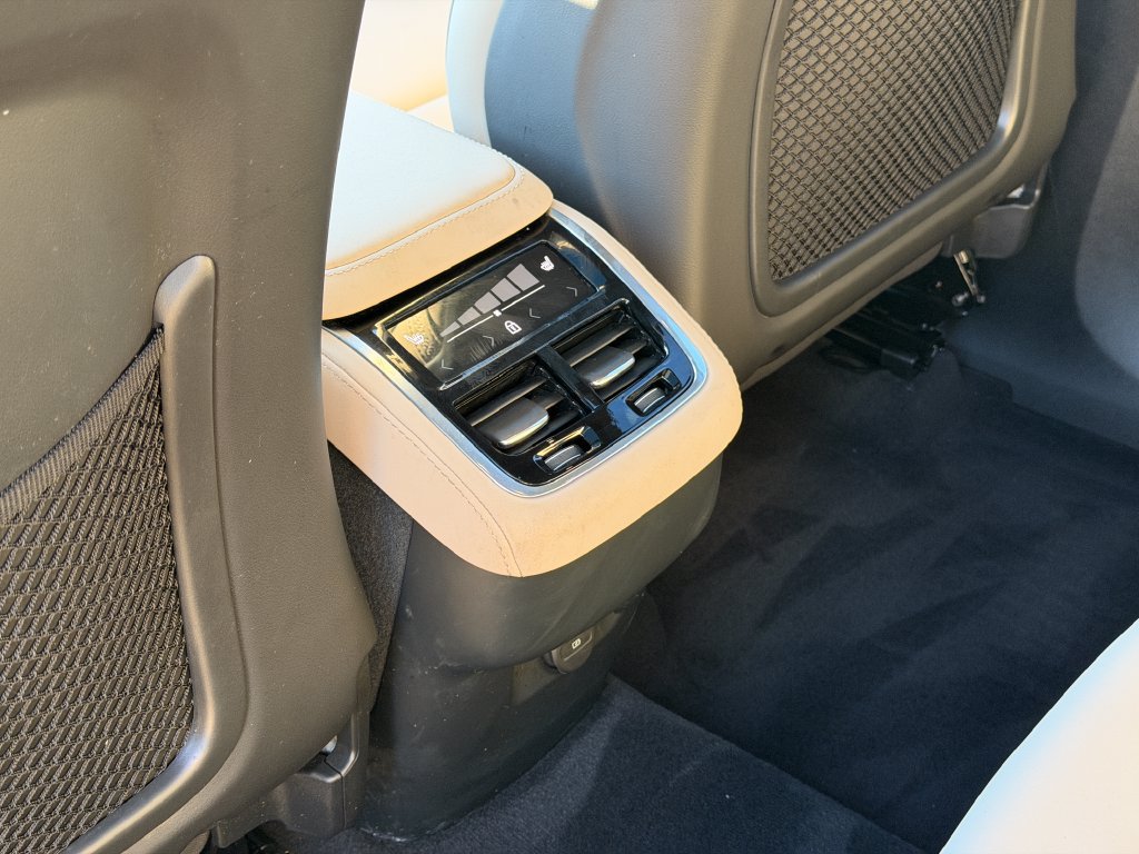 Certified 2026 Volvo XC90 B6 Plus w/ Protection Package Premier AWD/4WD image 28