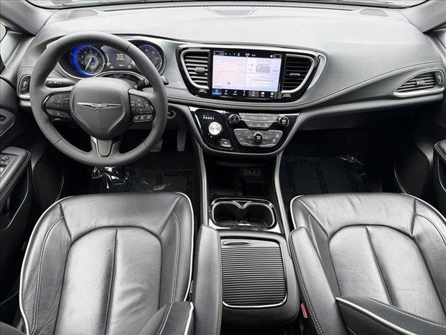 Used 2025 Chrysler Pacifica Limited FWD image 24