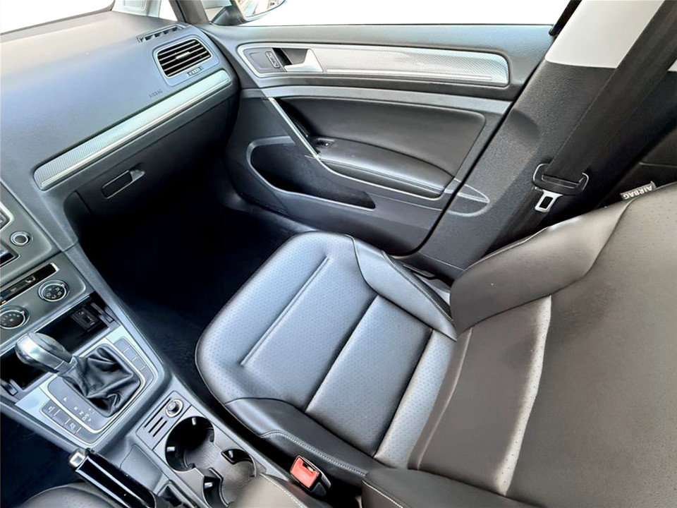 Used 2017 Volkswagen Golf Alltrack S image 9