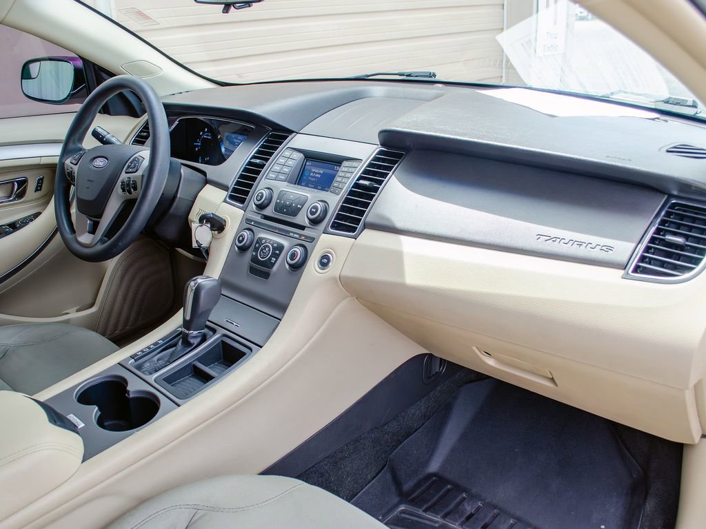 Used 2017 Ford Taurus SE FWD image 32