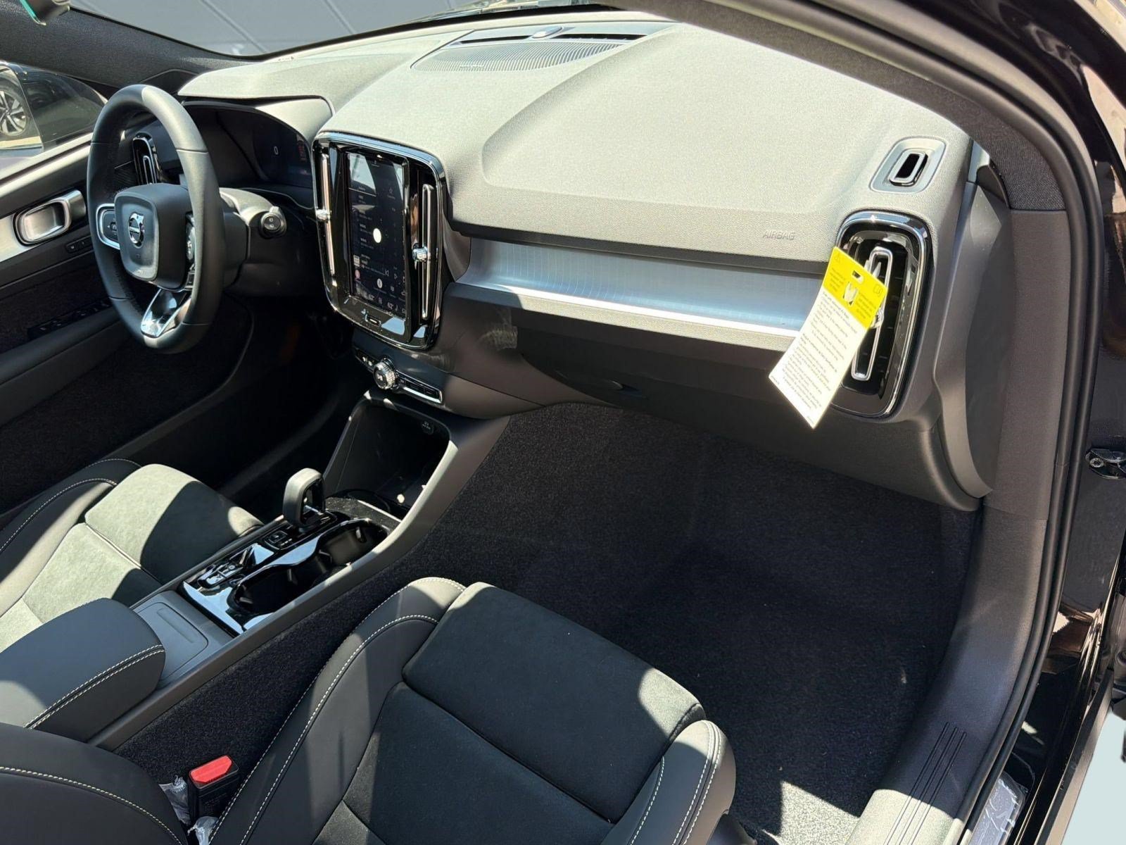 New 2026 Volvo XC40 B5 Ultra w/ Climate Package AWD/4WD image 30