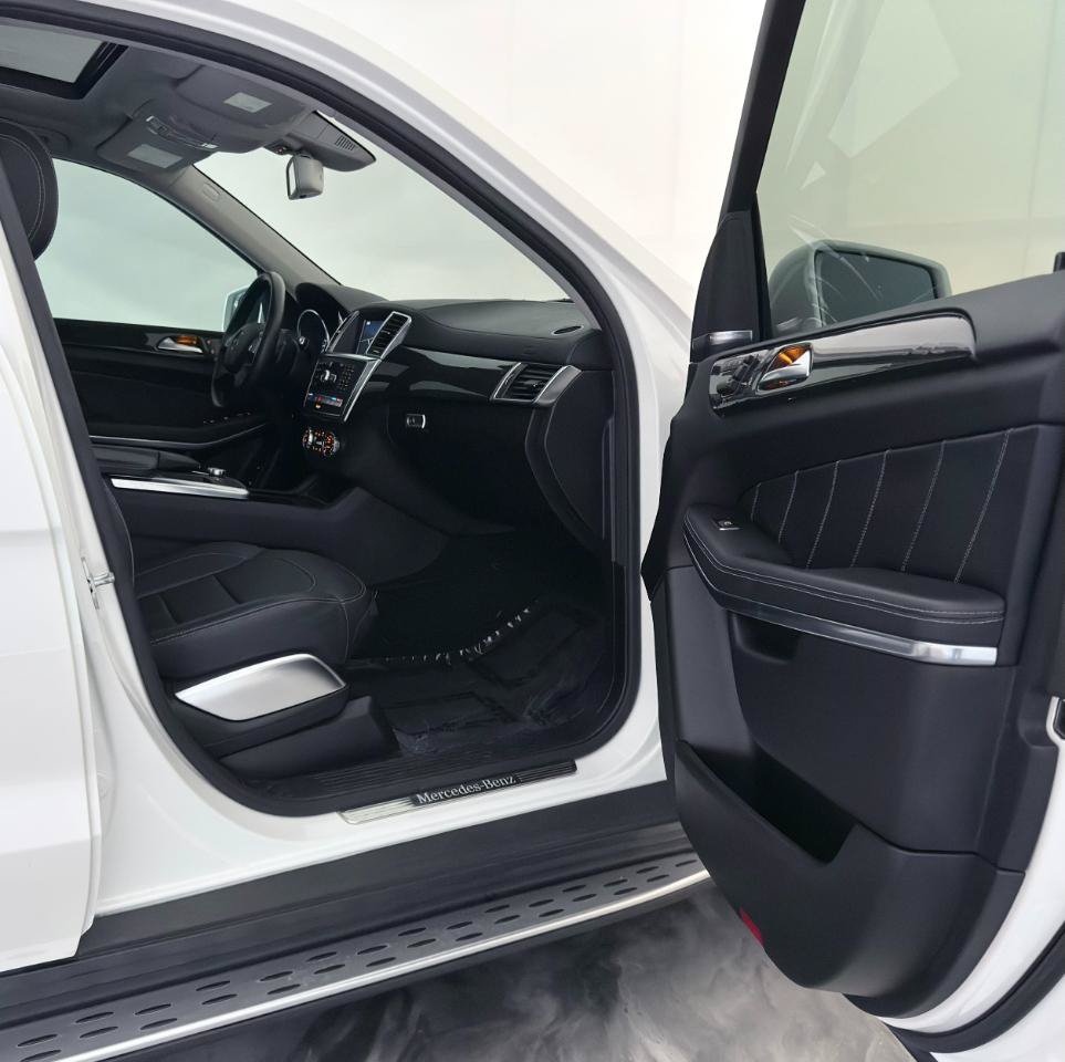 Used 2015 Mercedes-Benz GL 550 4MATIC w/ Driver Assistance Package image 25