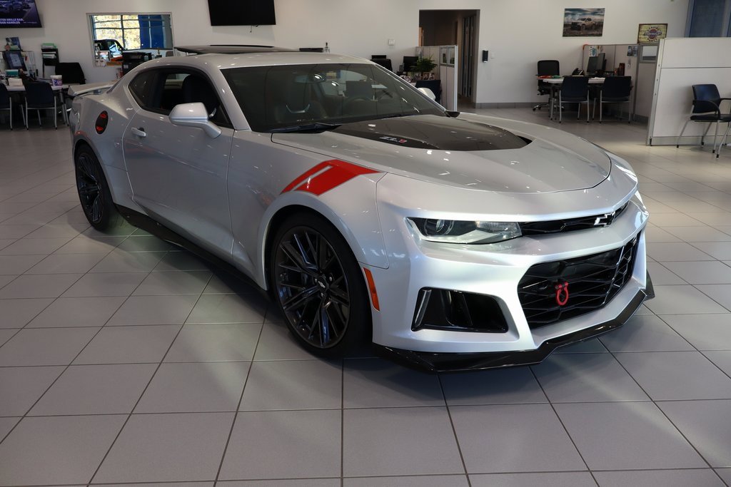 Used 2018 Chevrolet Camaro ZL1 image 2
