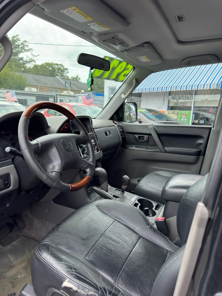 Used 2001 Mitsubishi Montero Limited AWD/4WD image 2