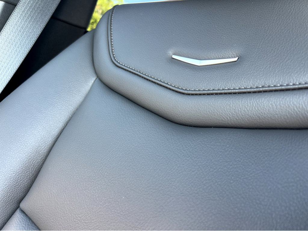 New 2025 Cadillac XT6 Luxury image 6