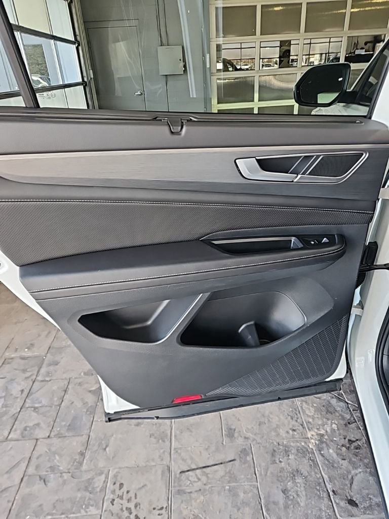 Used 2025 Volkswagen Atlas Cross Sport SE image 21