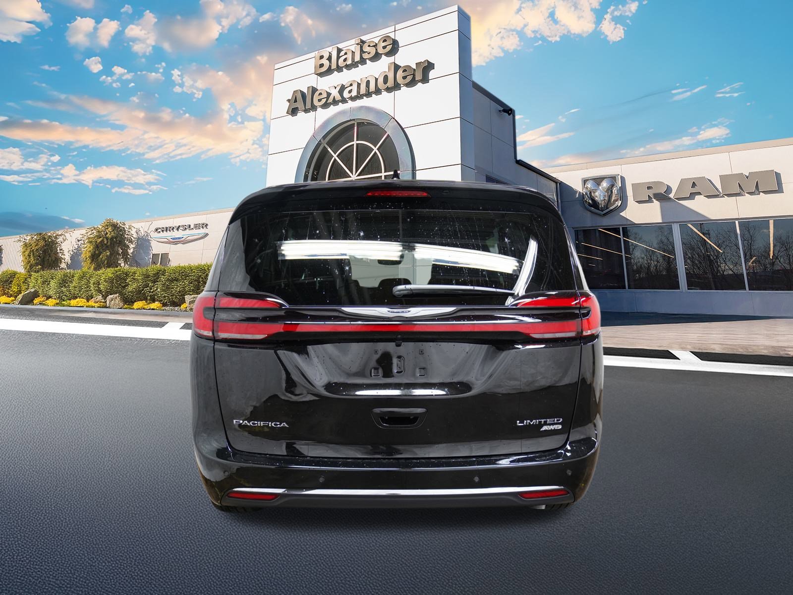 New 2026 Chrysler Pacifica Limited video 4