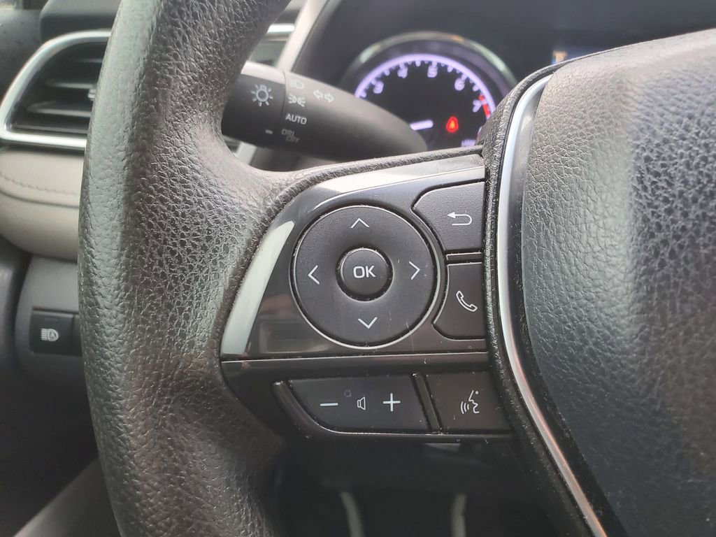 Used 2018 Toyota Camry L image 17