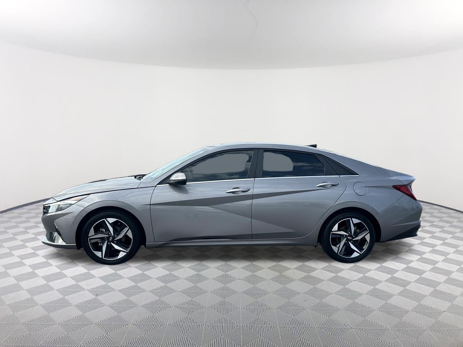 Used 2023 Hyundai Elantra Limited FWD image 8