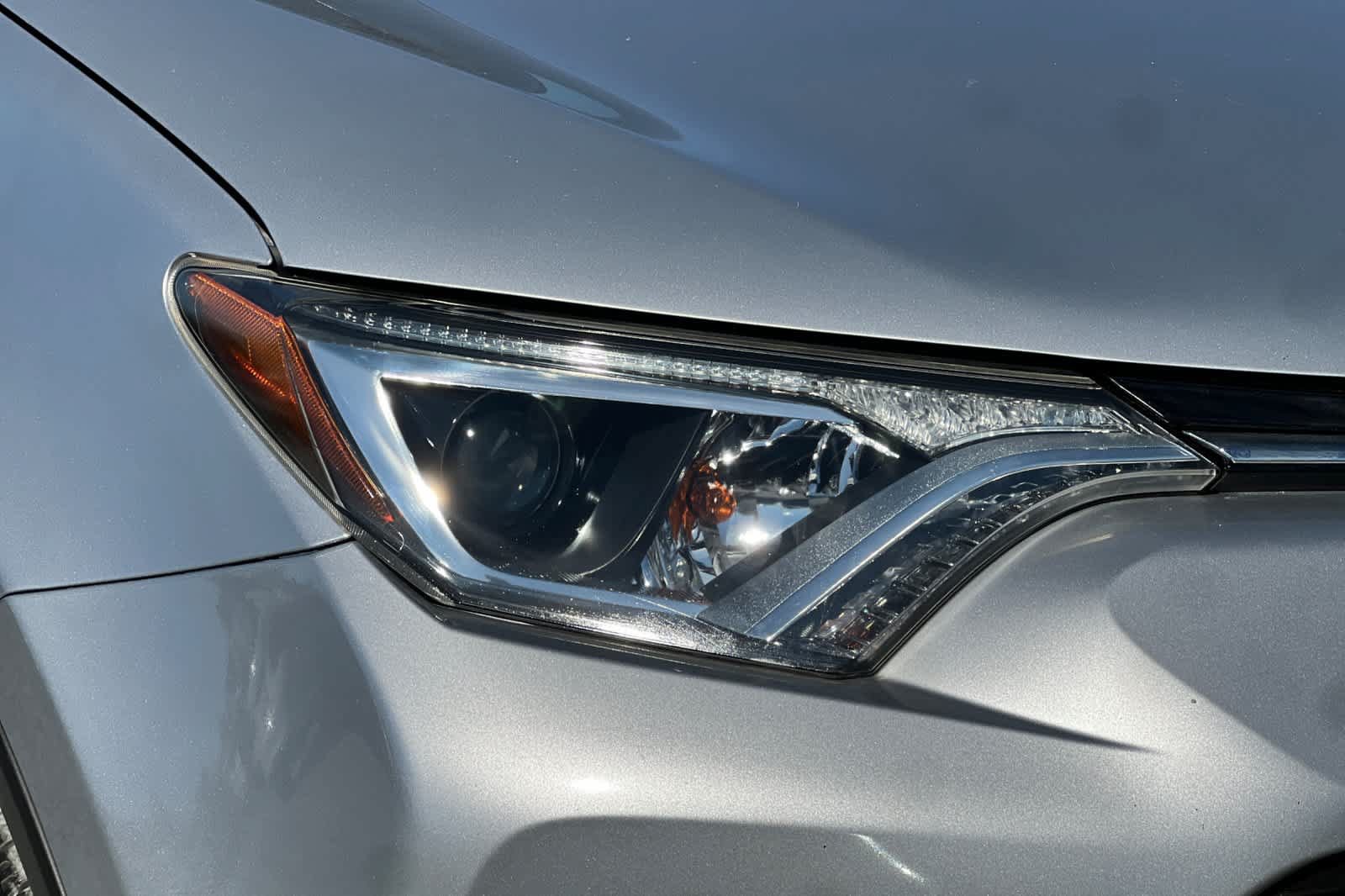 Used 2018 Toyota RAV4 XLE FWD image 33