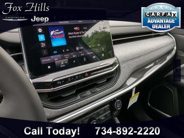 New 2023 Jeep Compass Latitude w/ Convenience Group AWD/4WD image 14