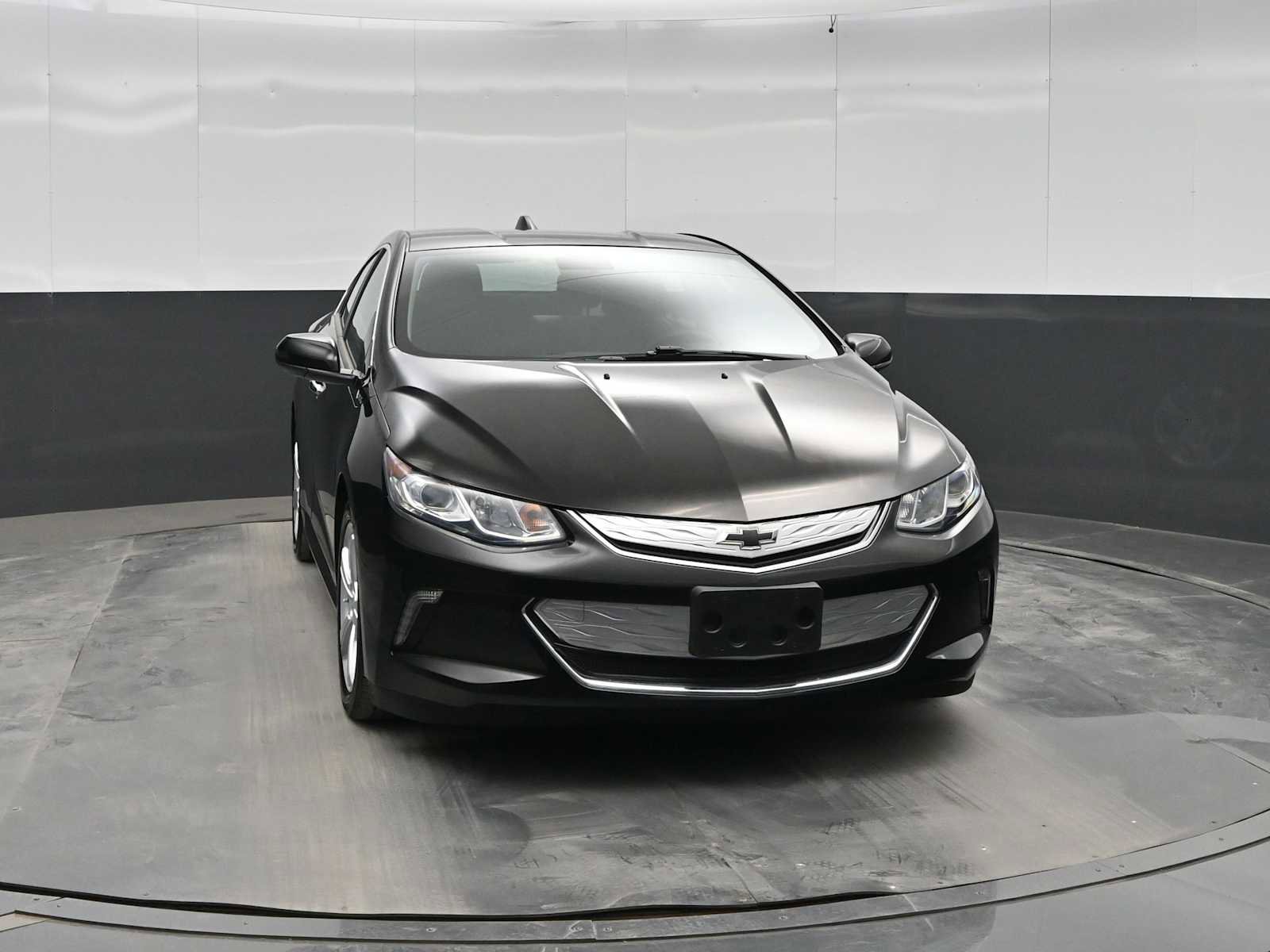 Used 2018 Chevrolet Volt LT w/ Comfort Package FWD image 2