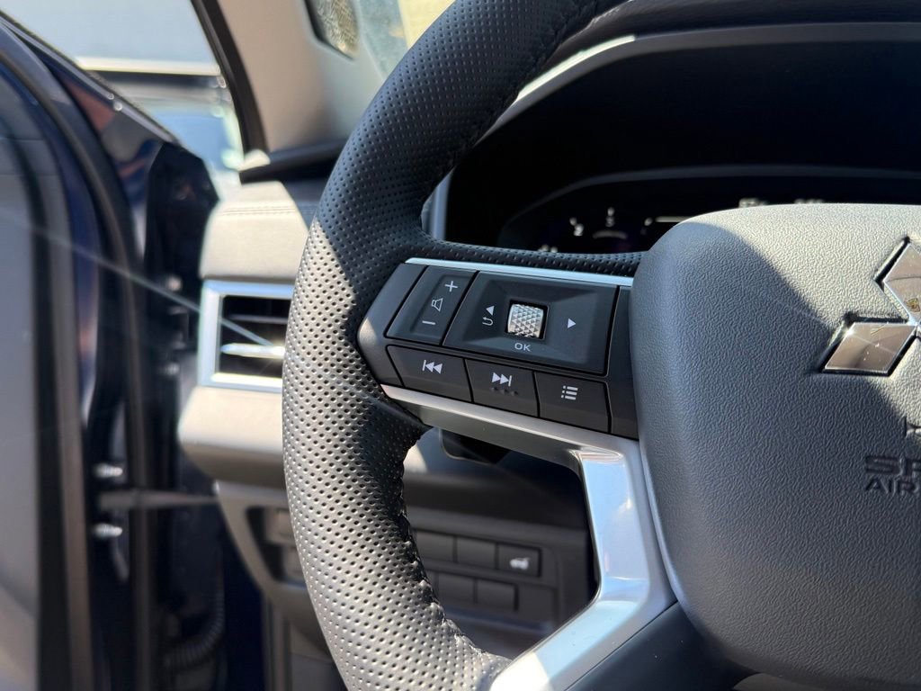 New 2026 Mitsubishi Outlander SE FWD image 18