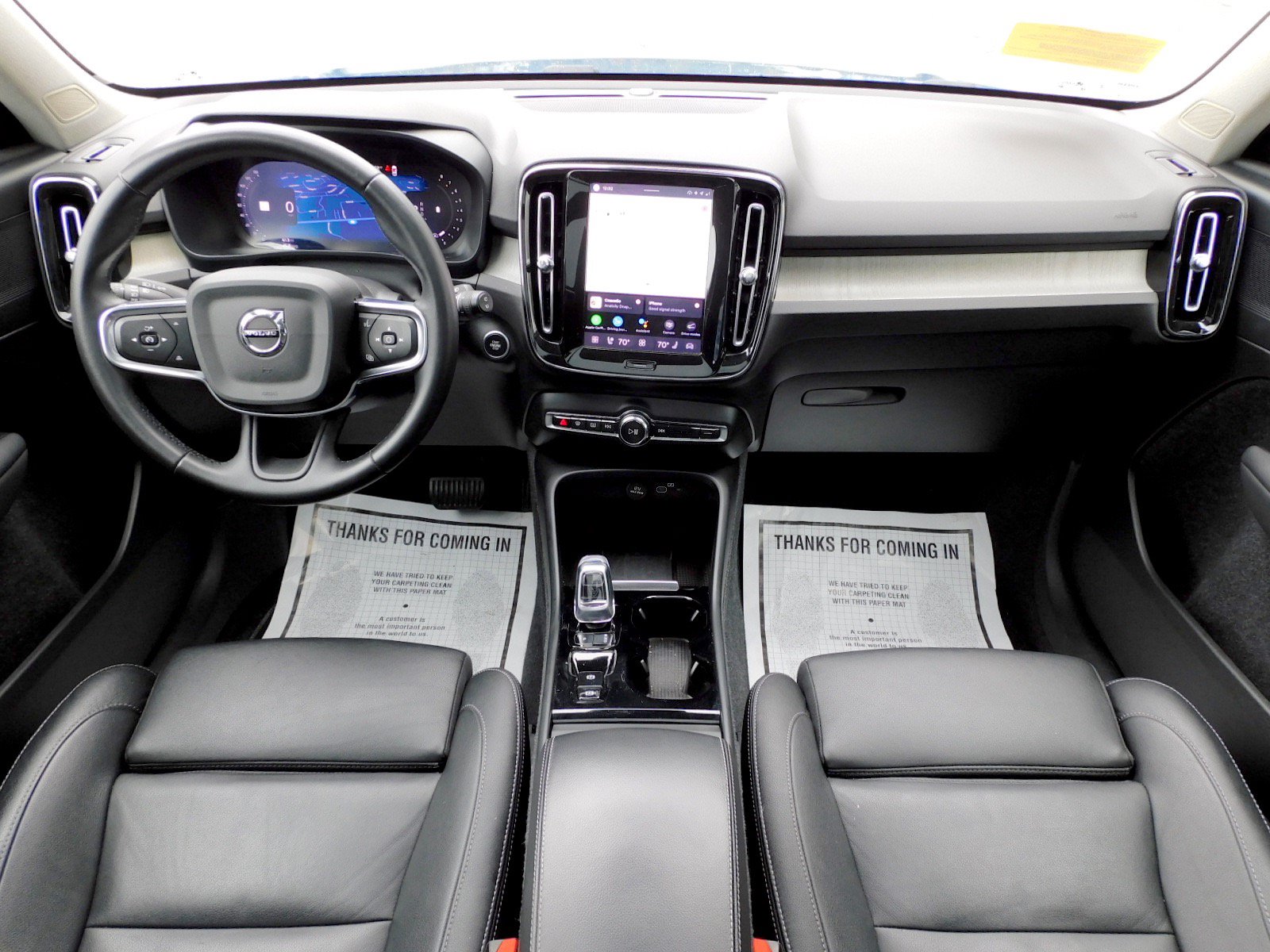Used 2024 Volvo XC40 B5 Plus AWD/4WD image 9