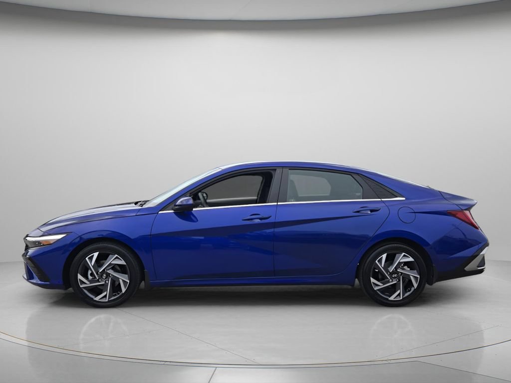 Certified 2025 Hyundai Elantra SEL w/ Cargo Package FWD image 3