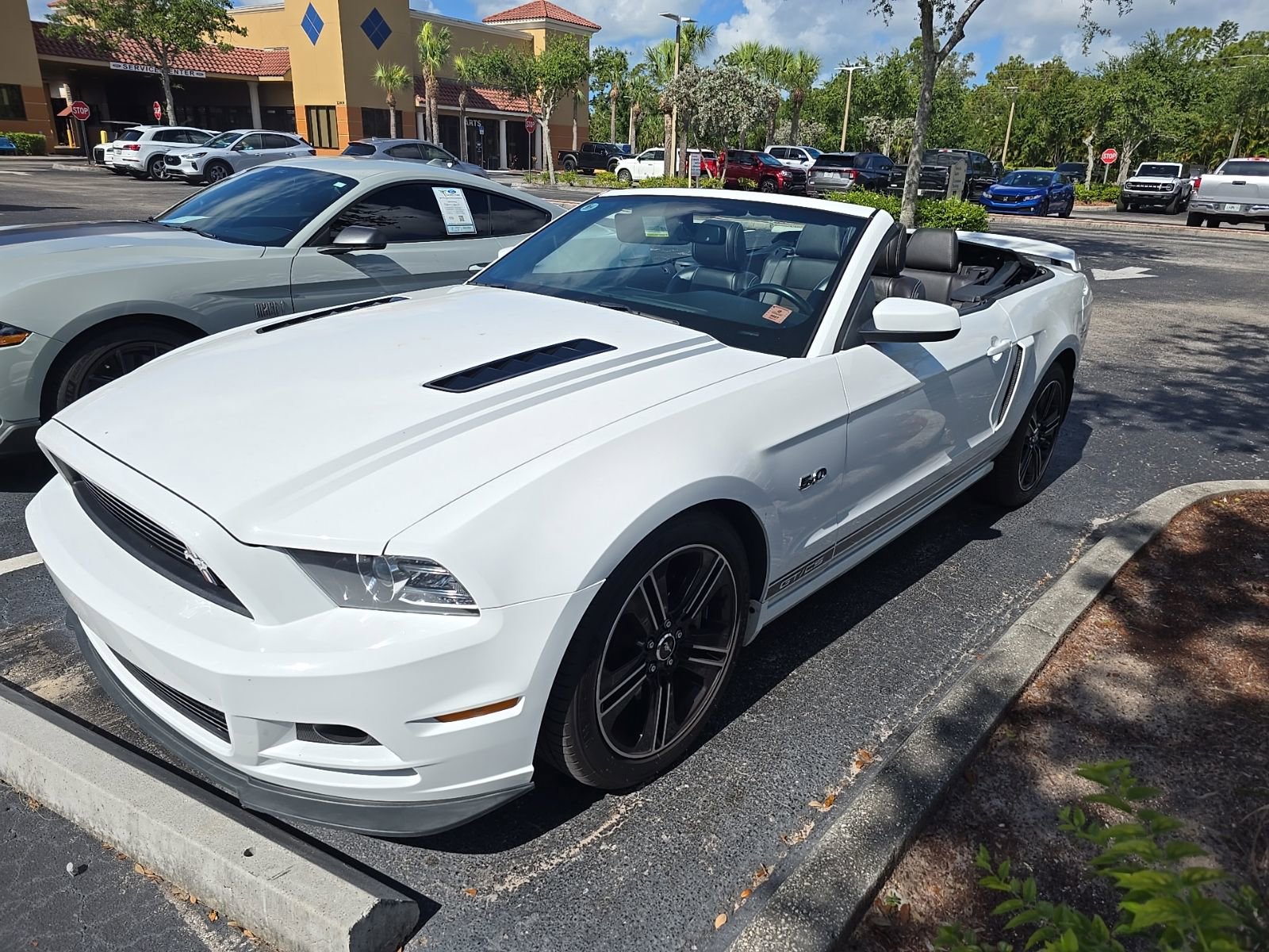 Used 2014 Ford Mustang GT Premium w/ Equipment Group 402A RWD image 2