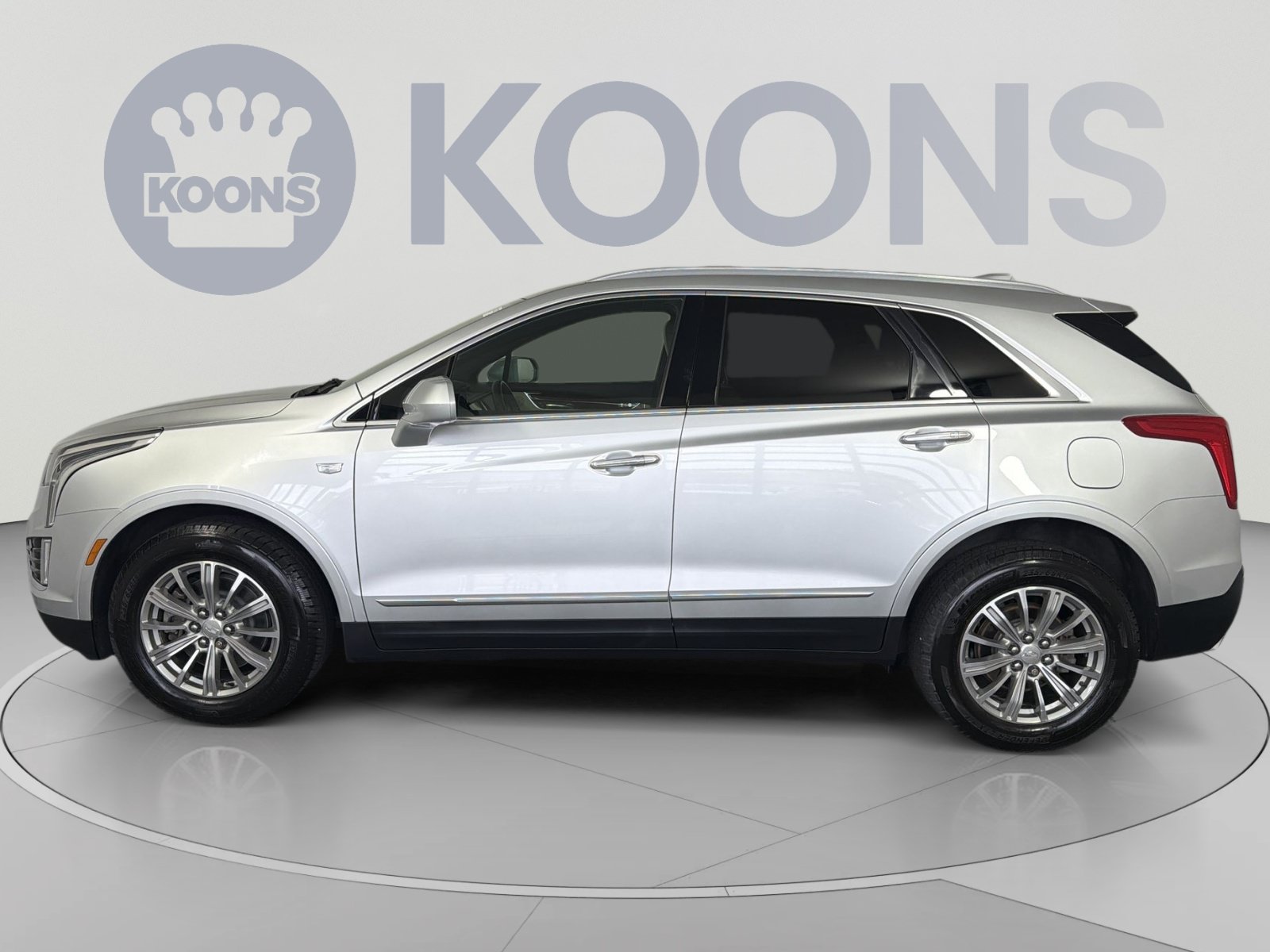 Used 2018 Cadillac XT5 Luxury w/ Driver Awareness Package AWD/4WD image 2