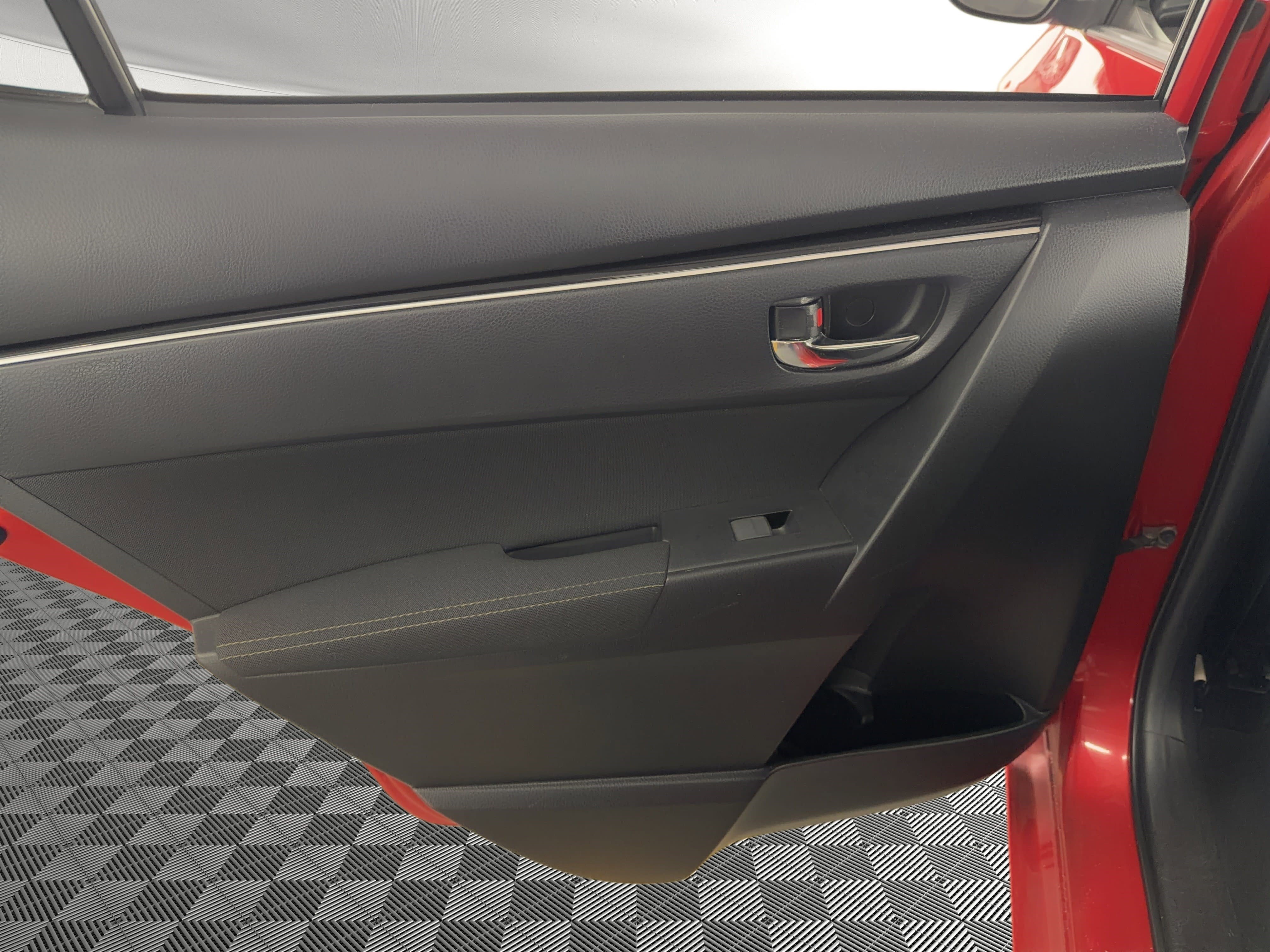 Used 2019 Toyota Corolla LE FWD image 17