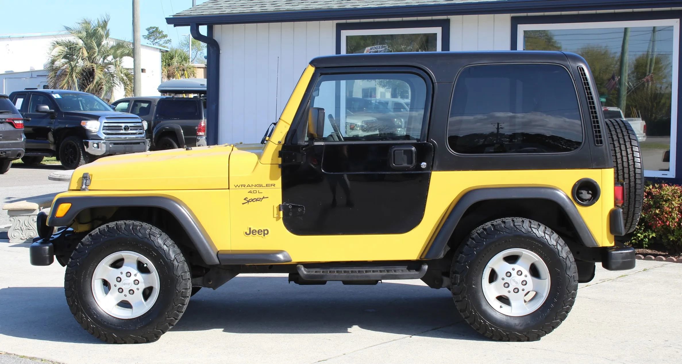 Used 2000 Jeep Wrangler Sport image 2