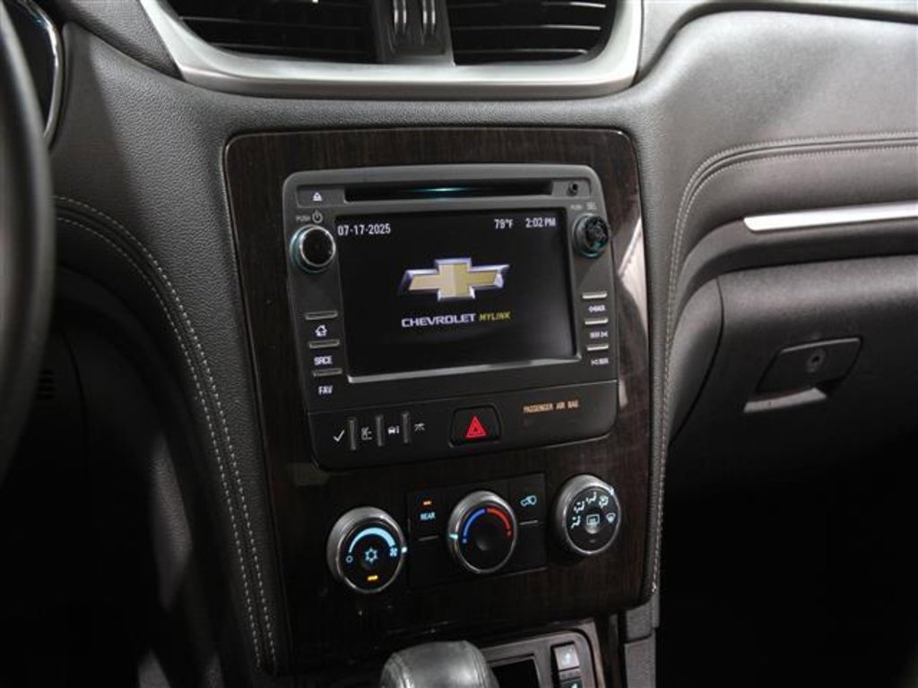 Used 2017 Chevrolet Traverse LT w/ Style and Technology Package image 9