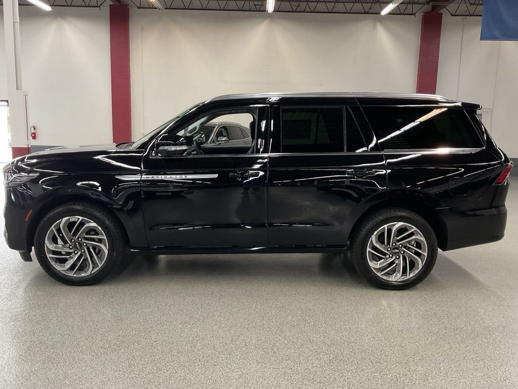 New 2027 Lincoln Navigator Reserve AWD/4WD image 8