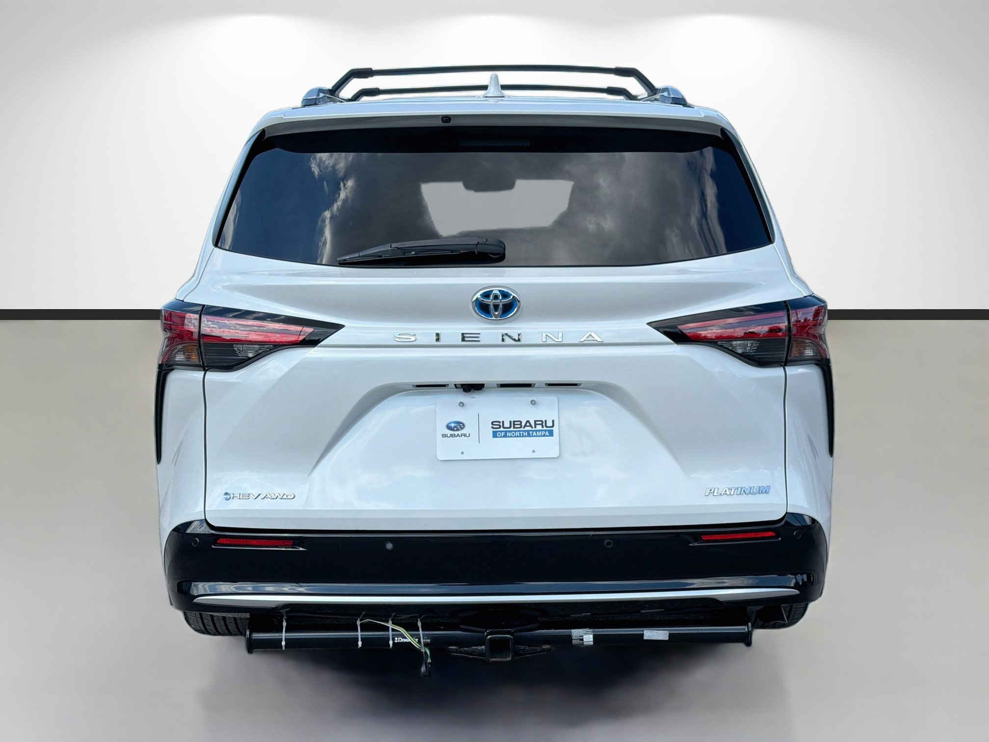Used 2025 Toyota Sienna Platinum AWD/4WD image 4
