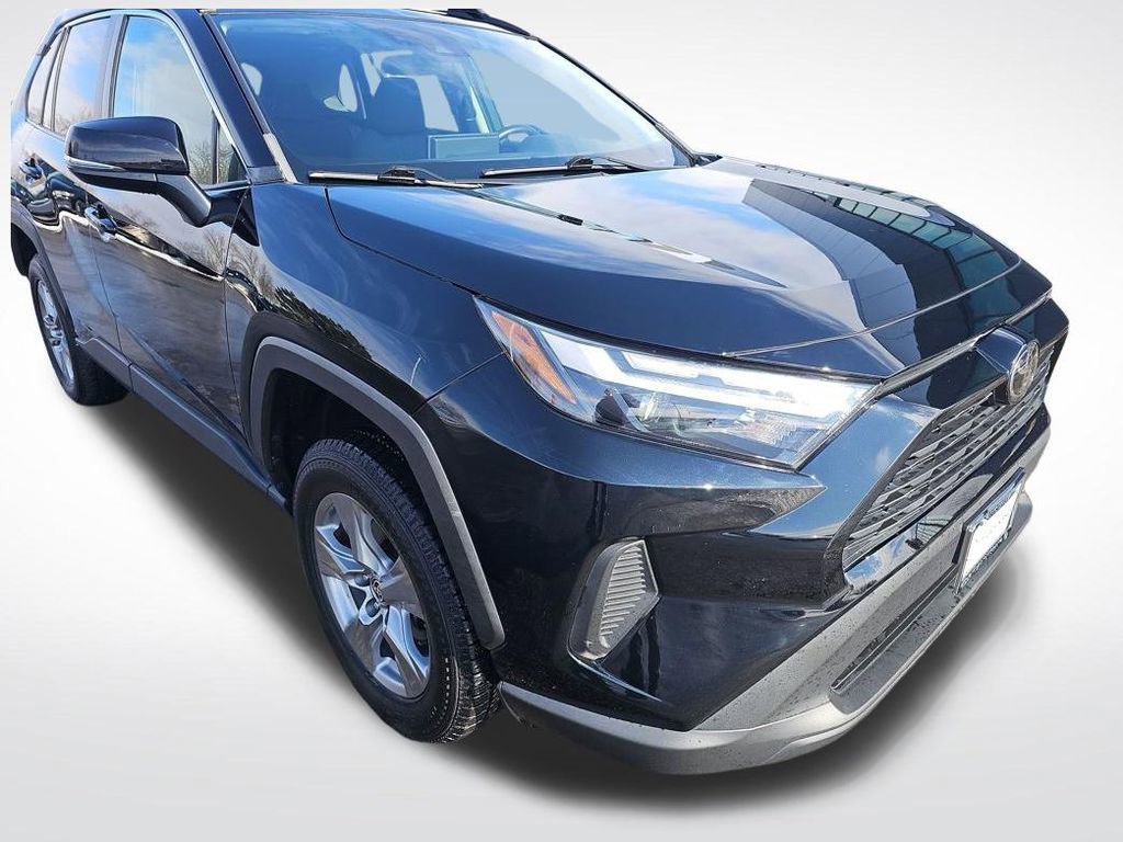 Used 2022 Toyota RAV4 XLE w/ Convenience Package image 11