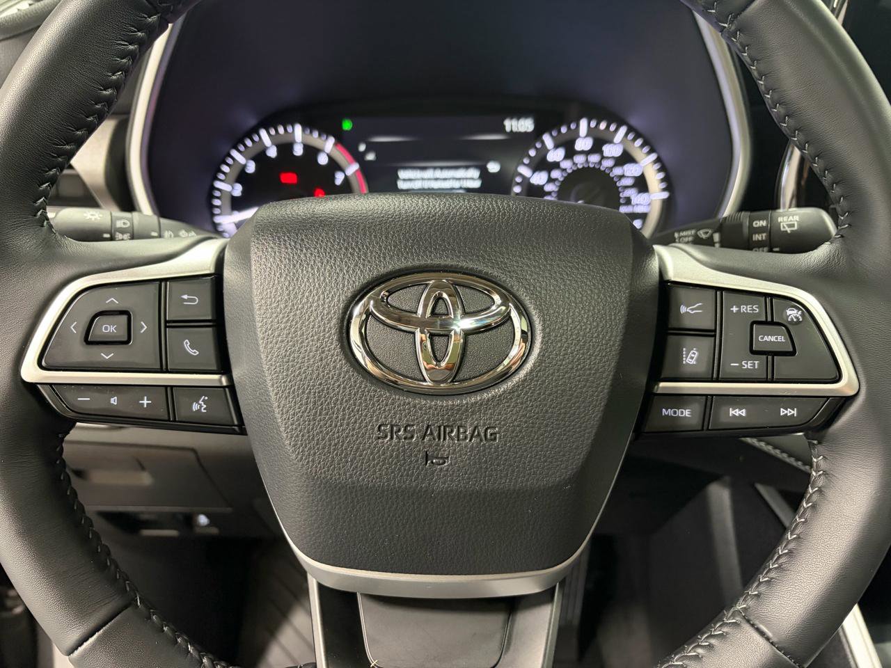 Used 2025 Toyota Highlander XLE image 37