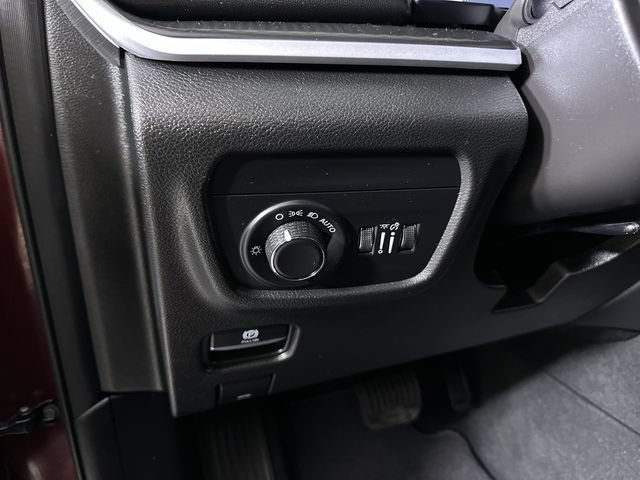 Used 2025 Jeep Grand Cherokee Laredo AWD/4WD image 18