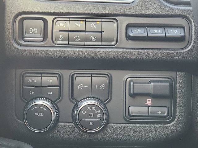 Used 2024 GMC Yukon AT4 w/ Technology Package AWD/4WD image 20