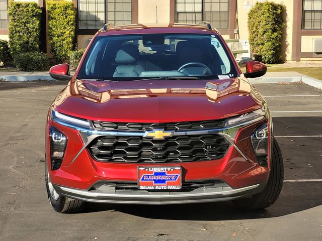 Used 2025 Chevrolet Trax LT w/ LT Convenience Package image 3