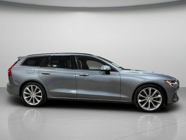 Used 2020 Volvo V60 T5 Momentum FWD image 2