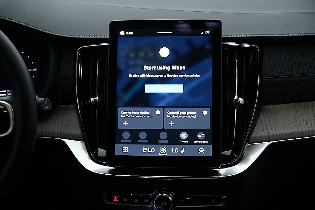 Certified 2025 Volvo XC90 T8 Ultra AWD/4WD image 29