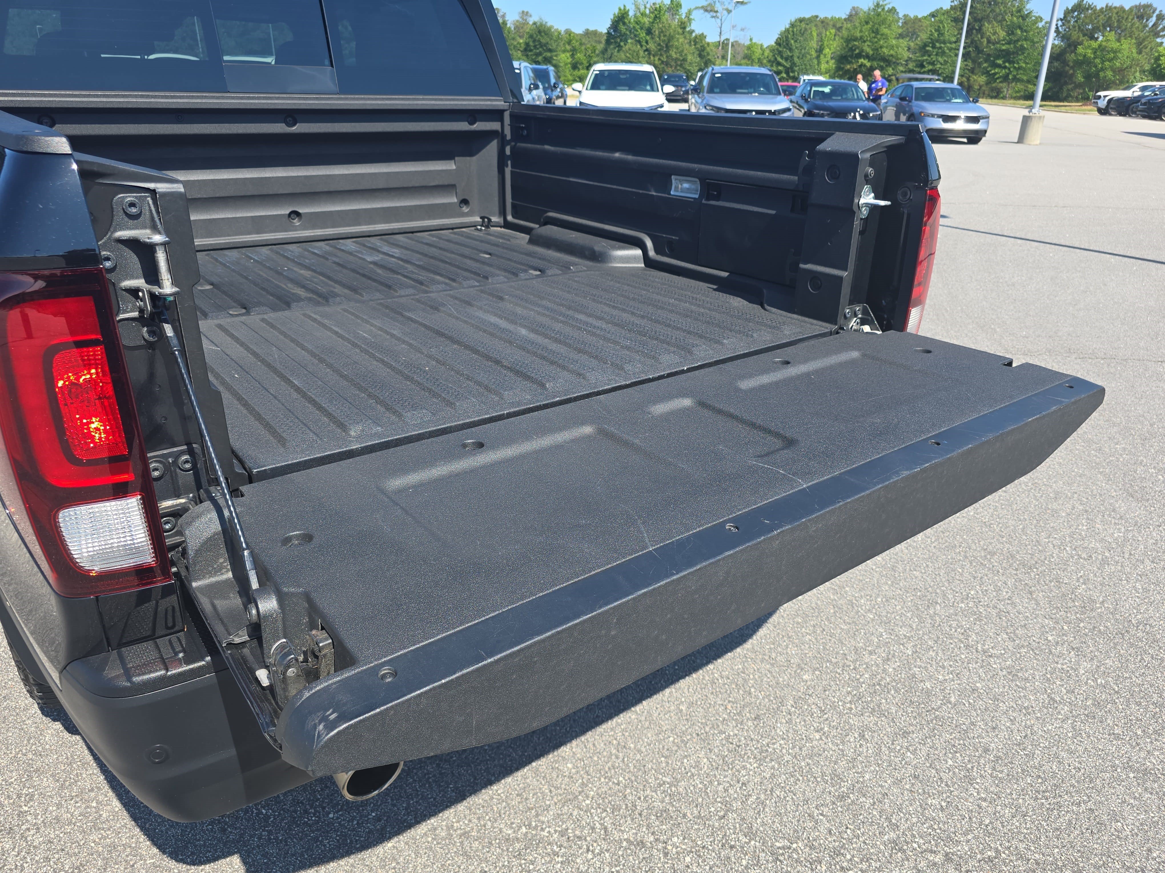 Certified 2025 Honda Ridgeline Black Edition image 12