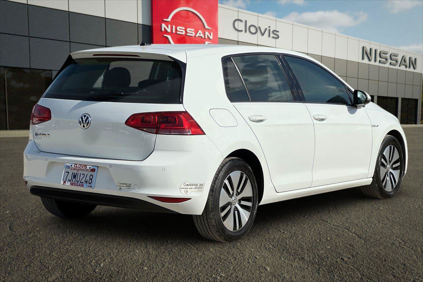 Used 2015 Volkswagen e-Golf SEL Premium FWD image 3